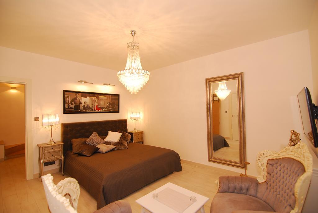 Imaginarium Syracuse Room photo