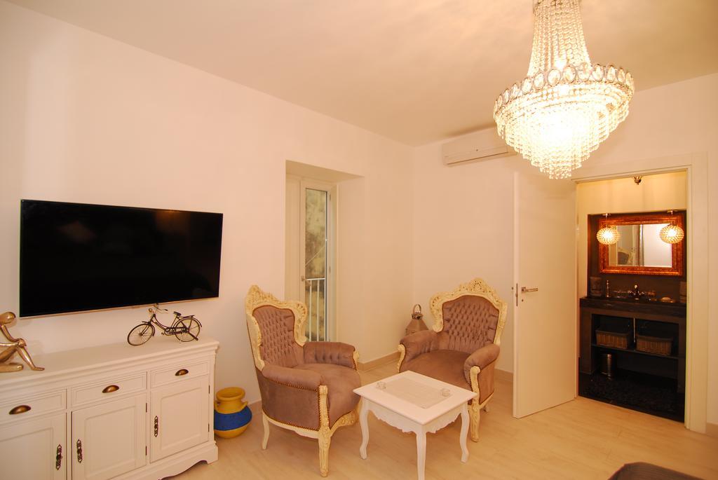 Imaginarium Syracuse Room photo